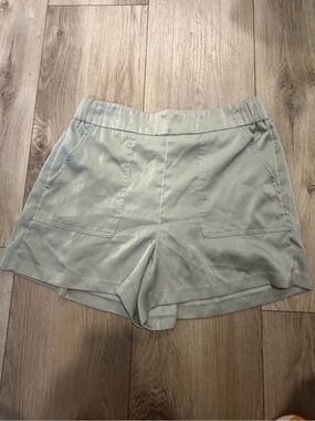 Light Sage Women's Casual Pull-On Shorts